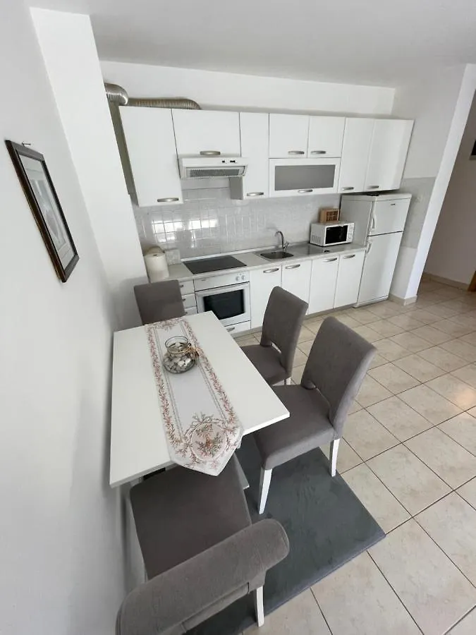 אומאג Apartmani Moela